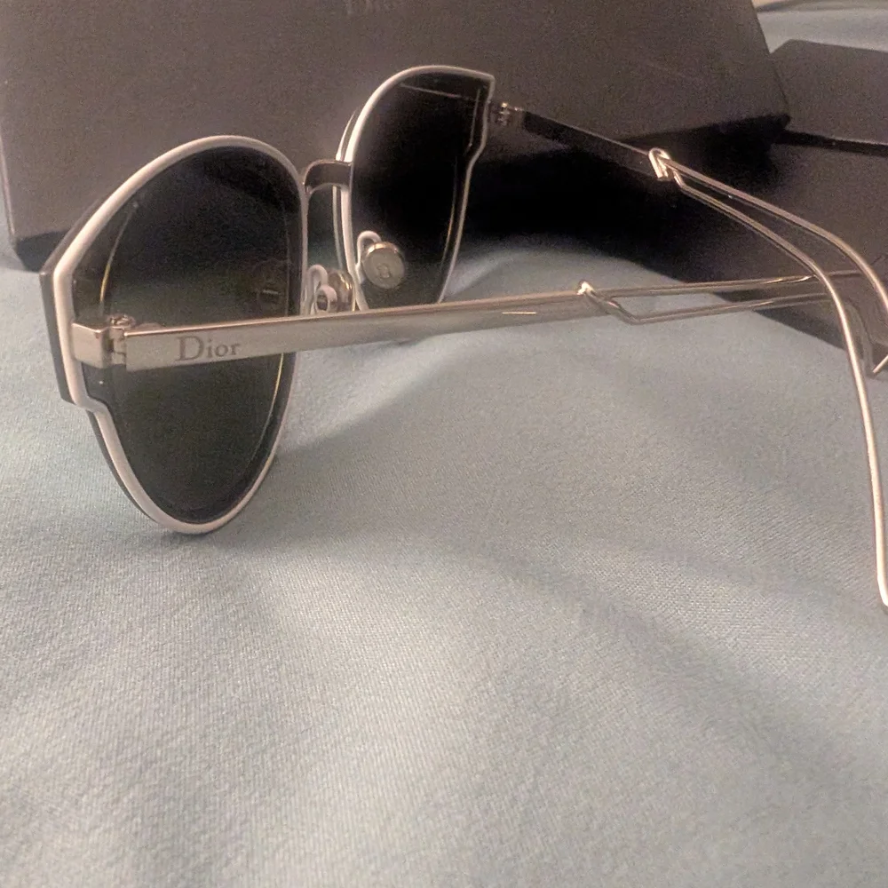 Dior Silver Cat-Eye Sunglasses Modern Design - Picture 4 of 7
